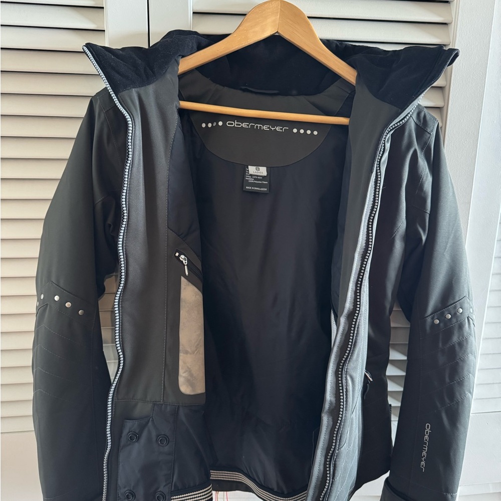 Obermeyer Women’s Black Ski Jacket with Silver Accents